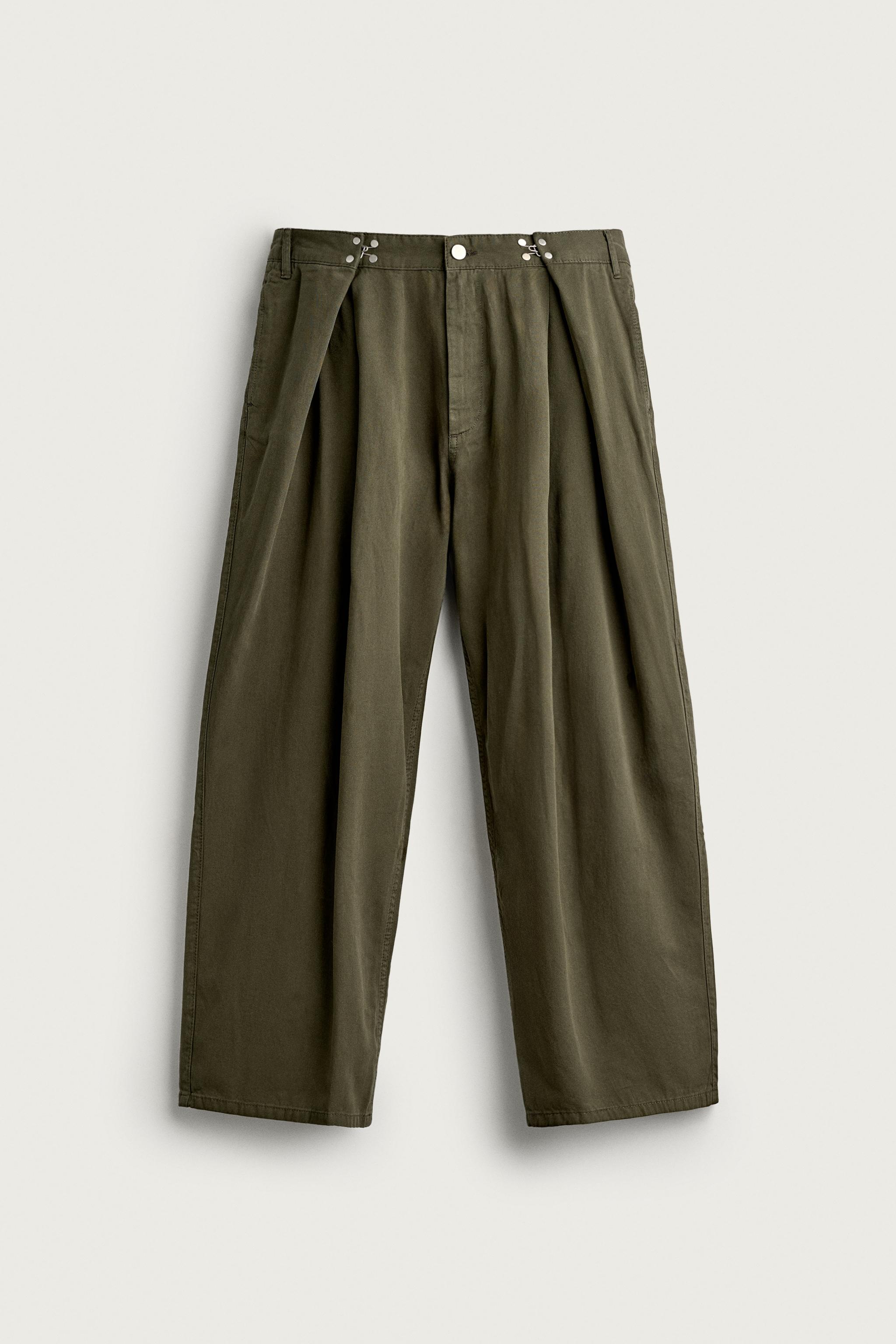 PLEATED PANTS WITH METAL HOOK